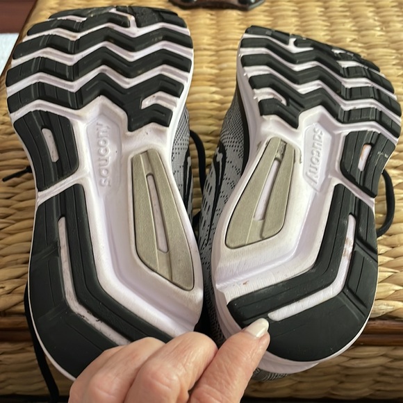 Saucony sneakers - Picture 4 of 4